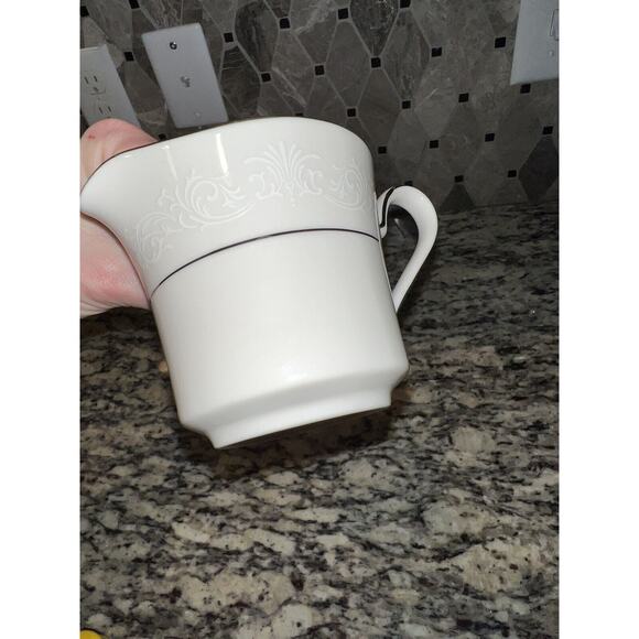 Noritake Ivory China Marseille 7550 Creamer Pitcher - Picture 5 of 7
